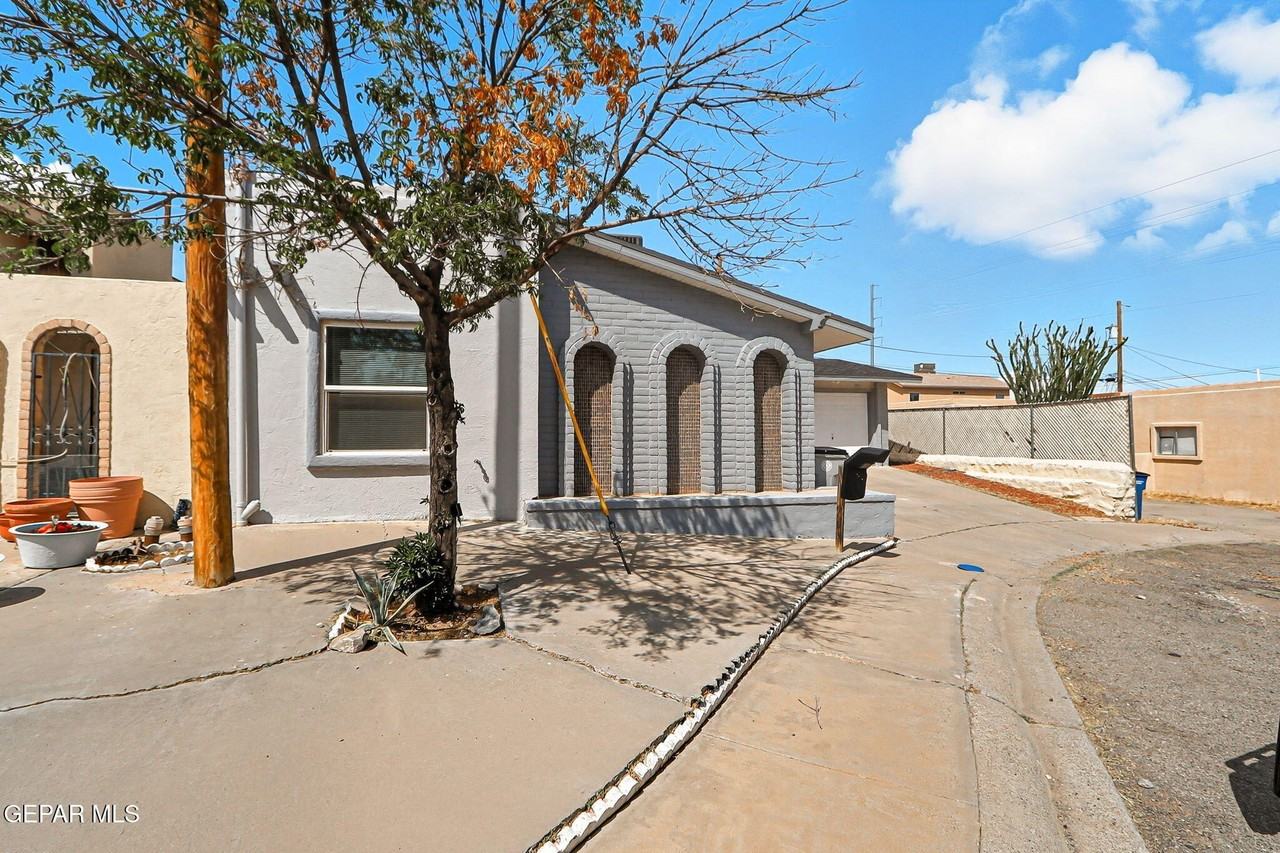 3911 Quasar Ct - Photo 3 of 22