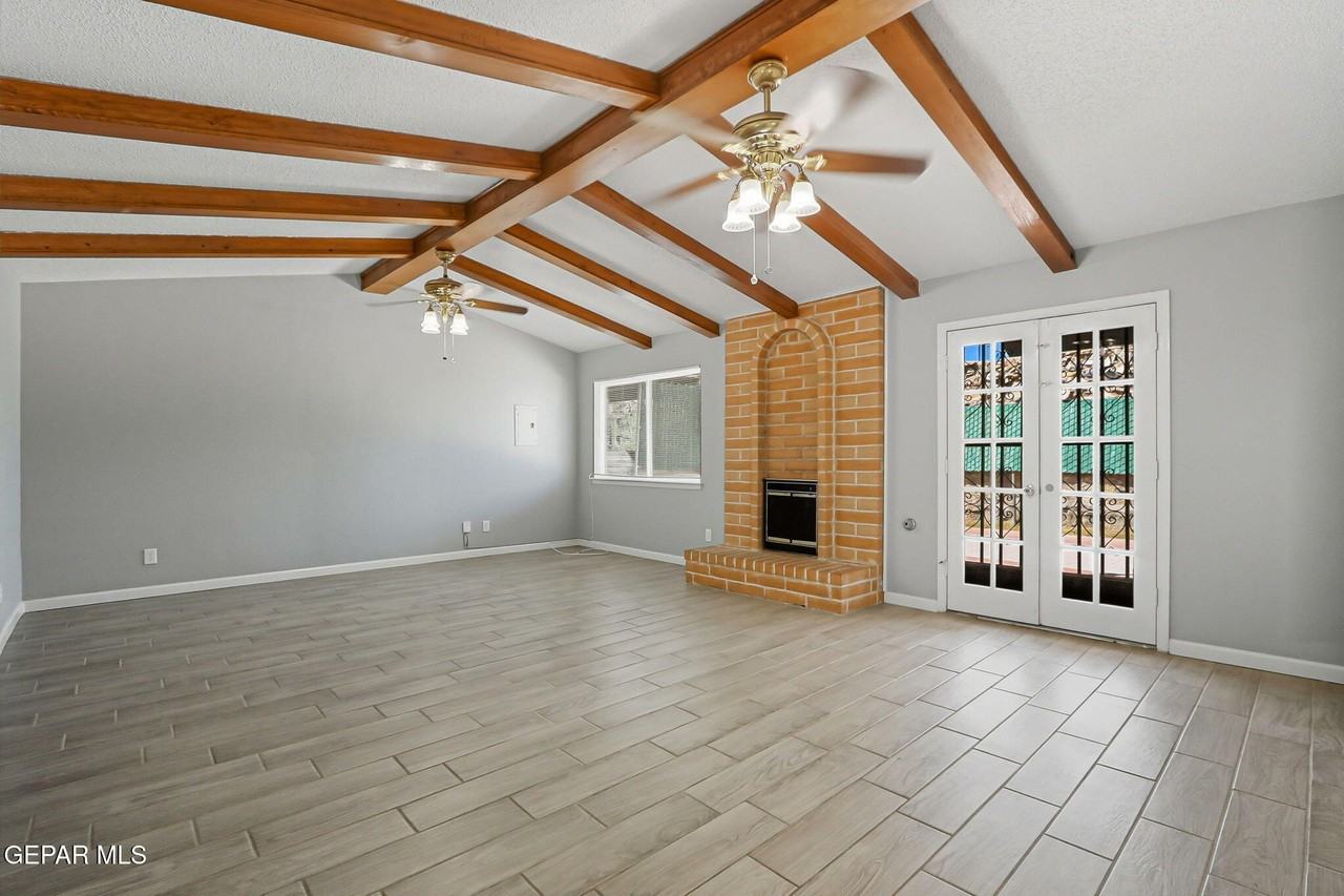 3911 Quasar Ct - Photo 4 of 22
