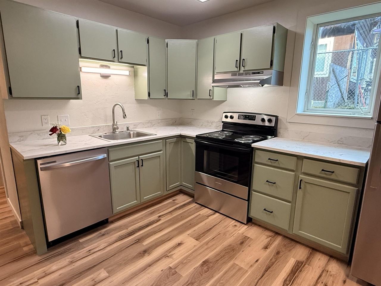 2618 Turner St - Photo 2 of 19