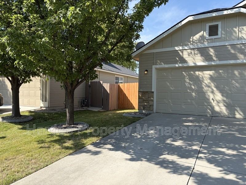 677 N Kayden Way - Photo 3 of 35