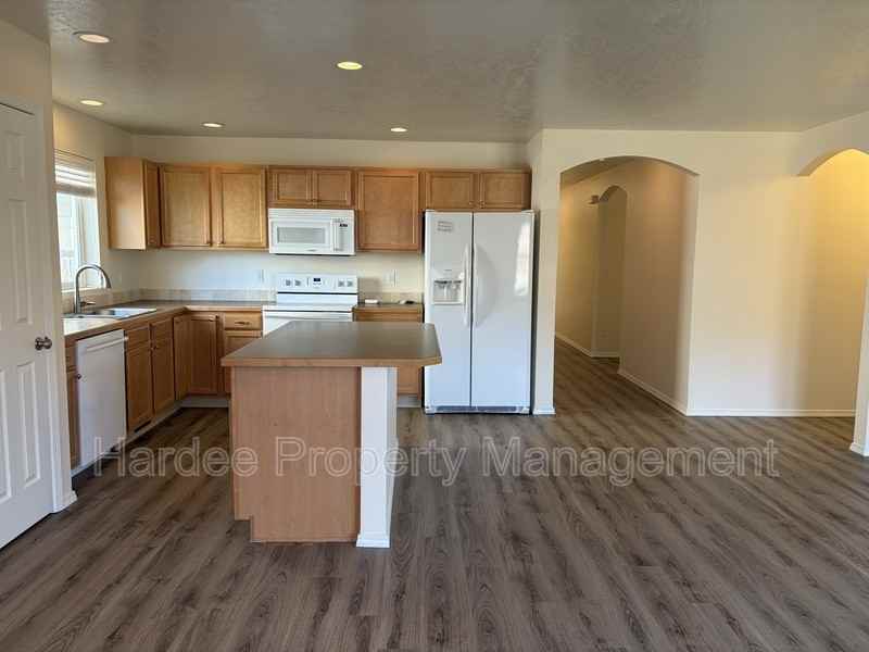 677 N Kayden Way - Photo 6 of 35