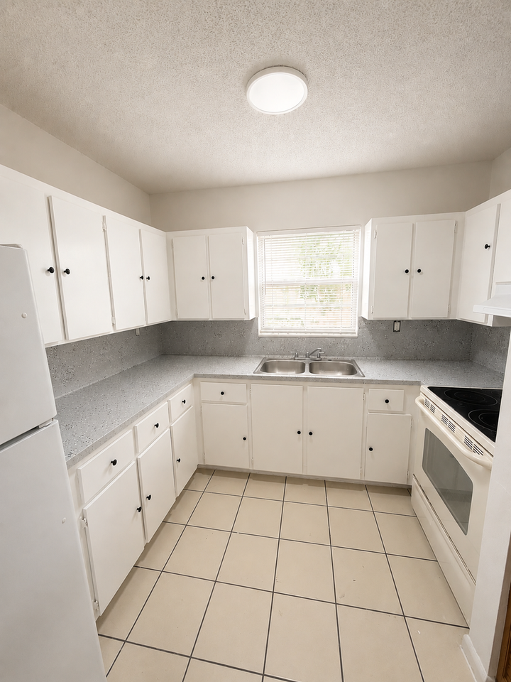Westland Manor - Photo 2 of 16