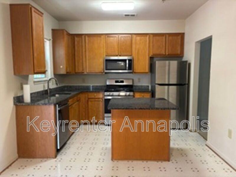 1104 Wickford Ct - Photo 4 of 20