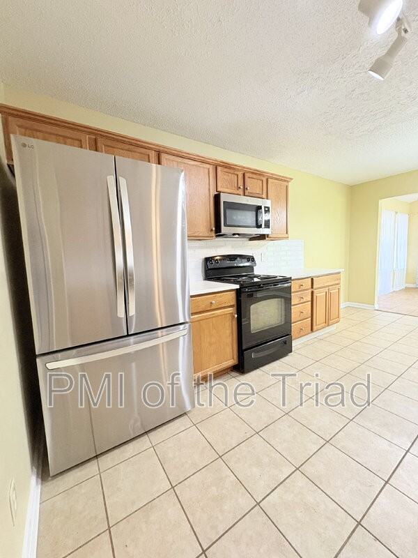 152 Drewsbury Dr - Photo 3 of 19