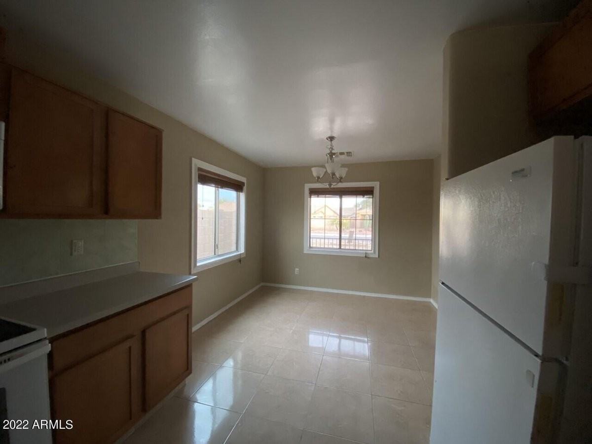 19286 N Duncan Dr - Photo 3 of 15