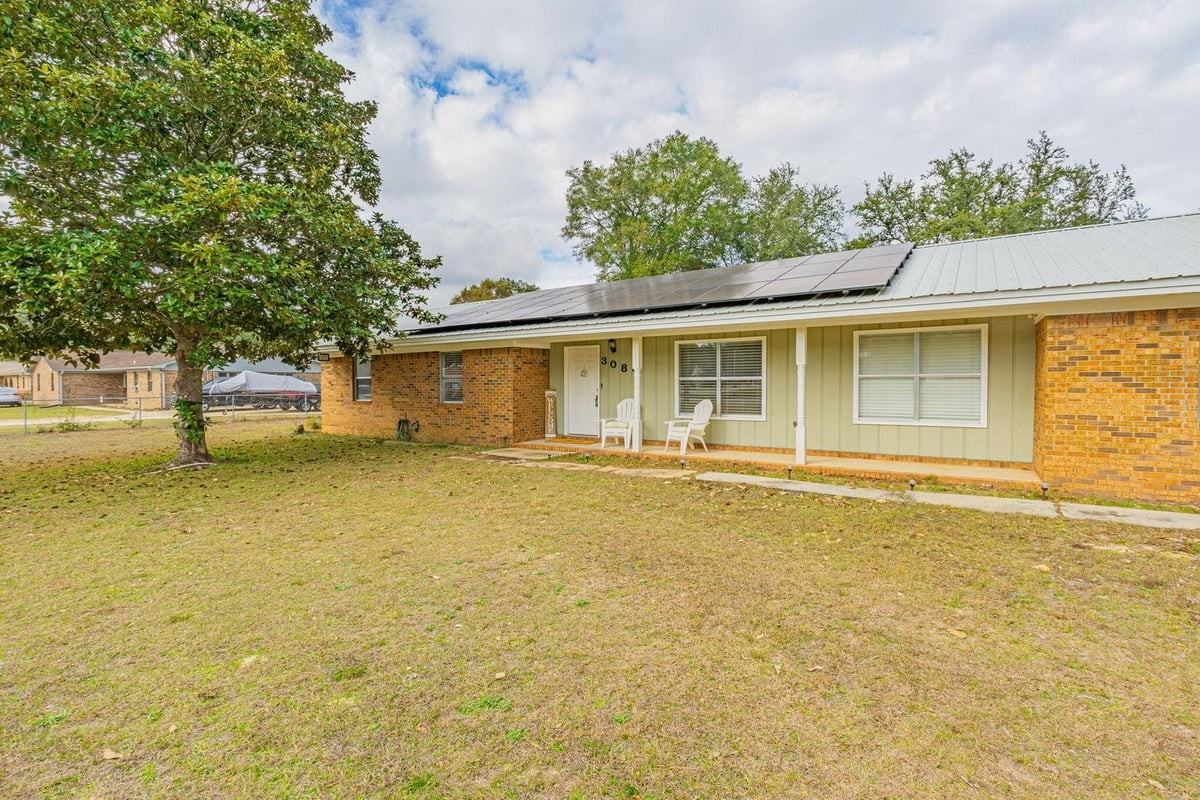3083 Skyline Dr - Photo 2 of 16