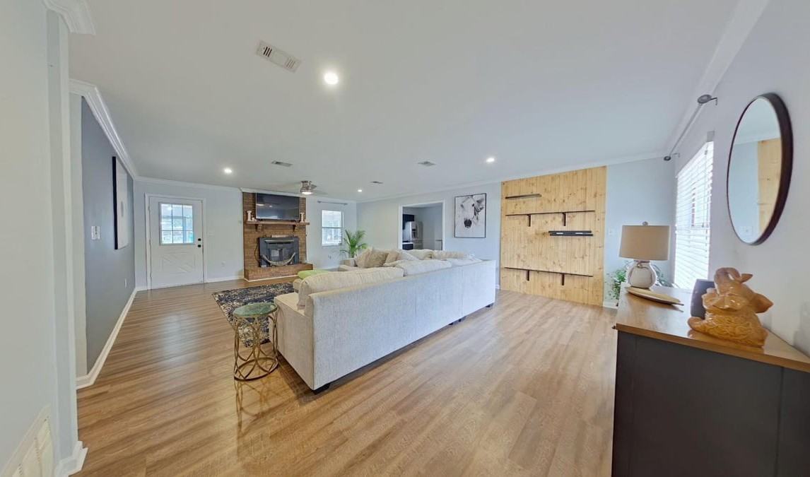 3083 Skyline Dr - Photo 4 of 16