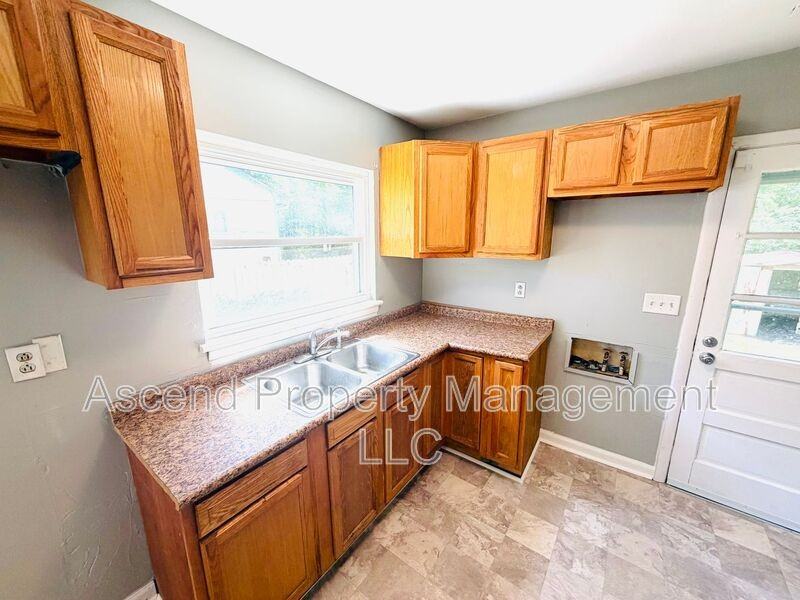 717 Caruthers Rd - Photo 2 of 9