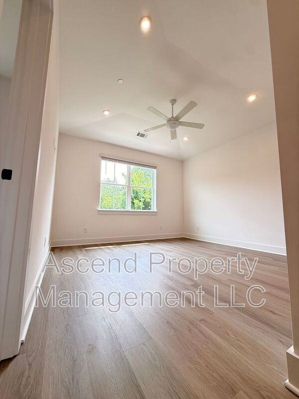 118 Leggo Ave - Photo 2 of 17
