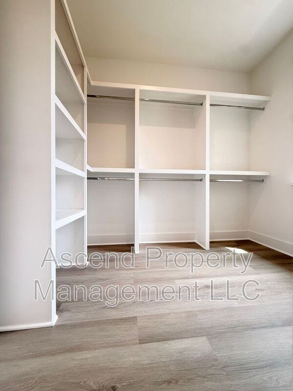 118 Leggo Ave - Photo 3 of 17