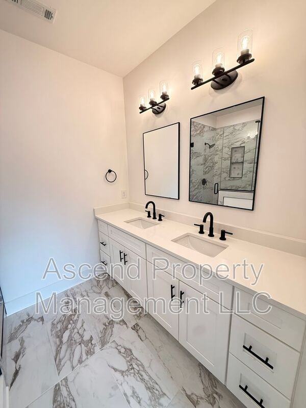 118 Leggo Ave - Photo 5 of 17