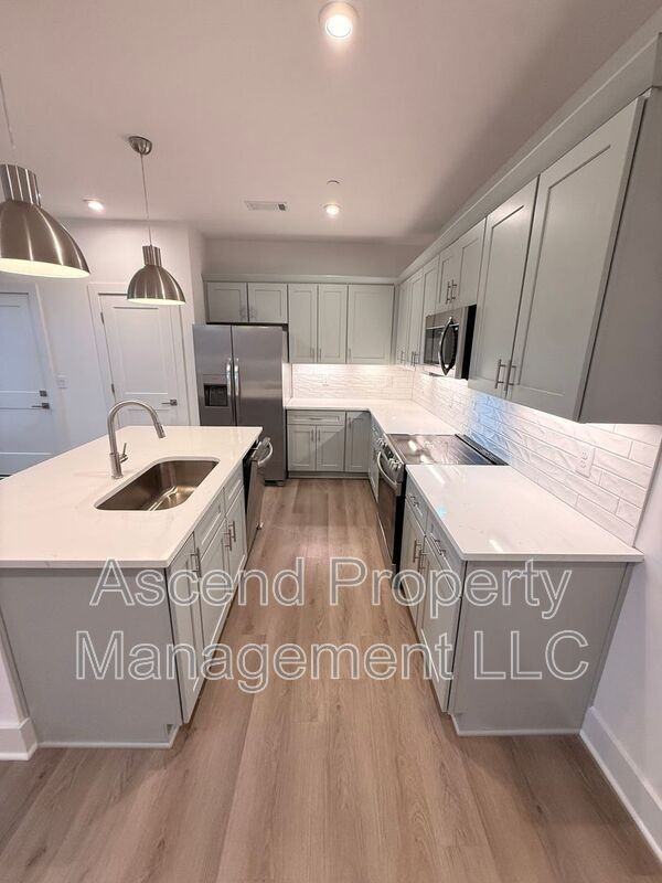 100 Leggo Ave - Photo 2 of 15