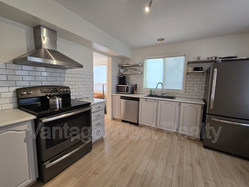2125 Burtch Rd - Photo 3 of 36