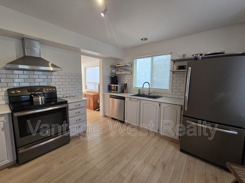 2125 Burtch Rd - Photo 4 of 36