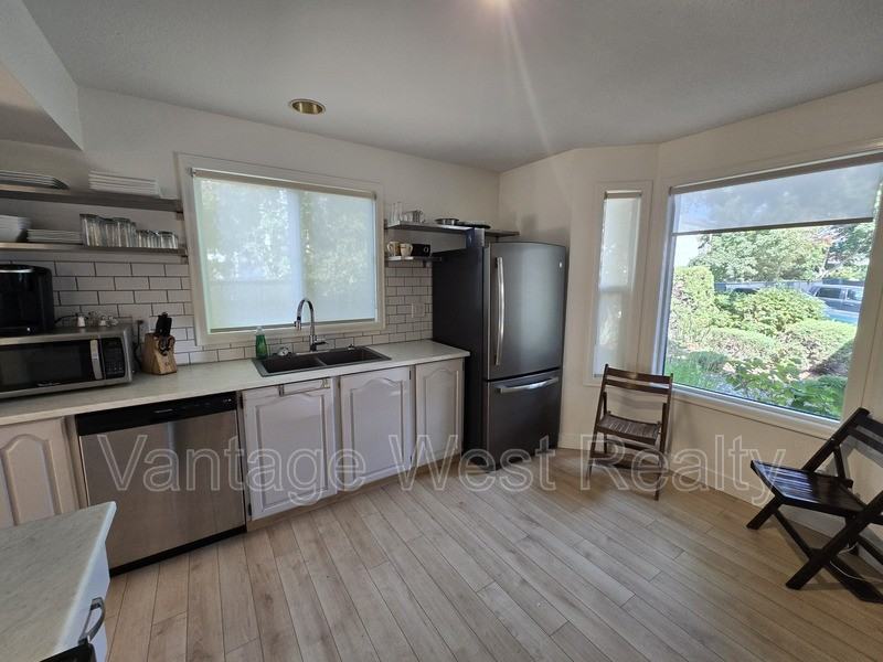2125 Burtch Rd - Photo 5 of 36