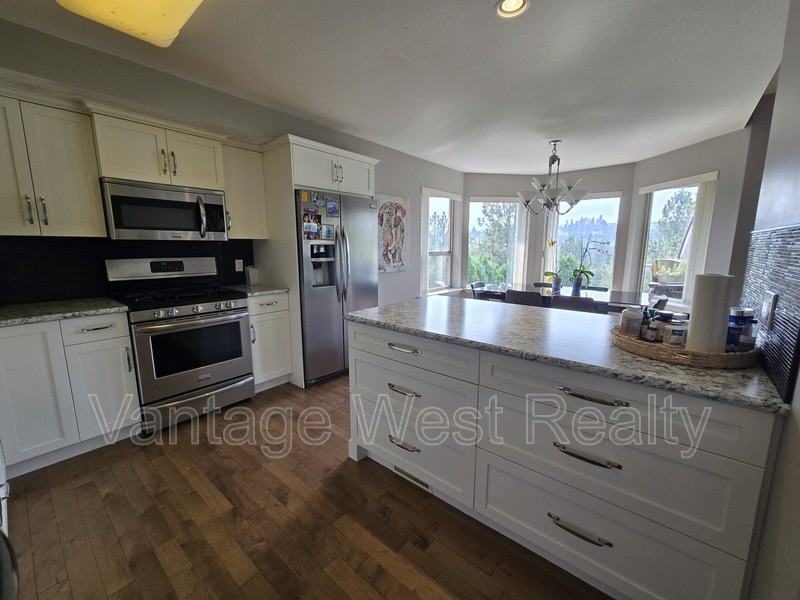 891 - Photo 6 of 32
