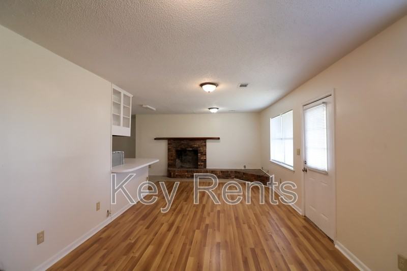 4679 Bradley Dr - Photo 2 of 11