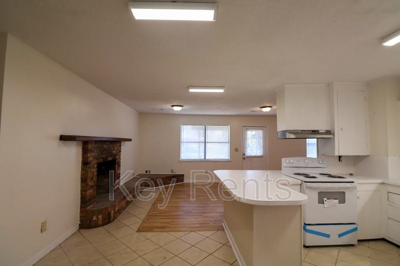 4679 Bradley Dr - Photo 7 of 11
