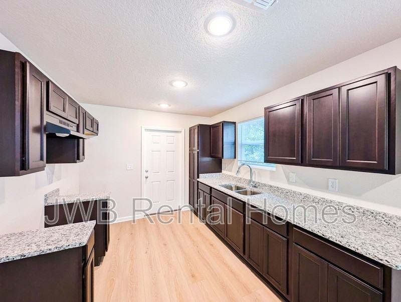 2123 Moncrief Rd - Photo 2 of 14