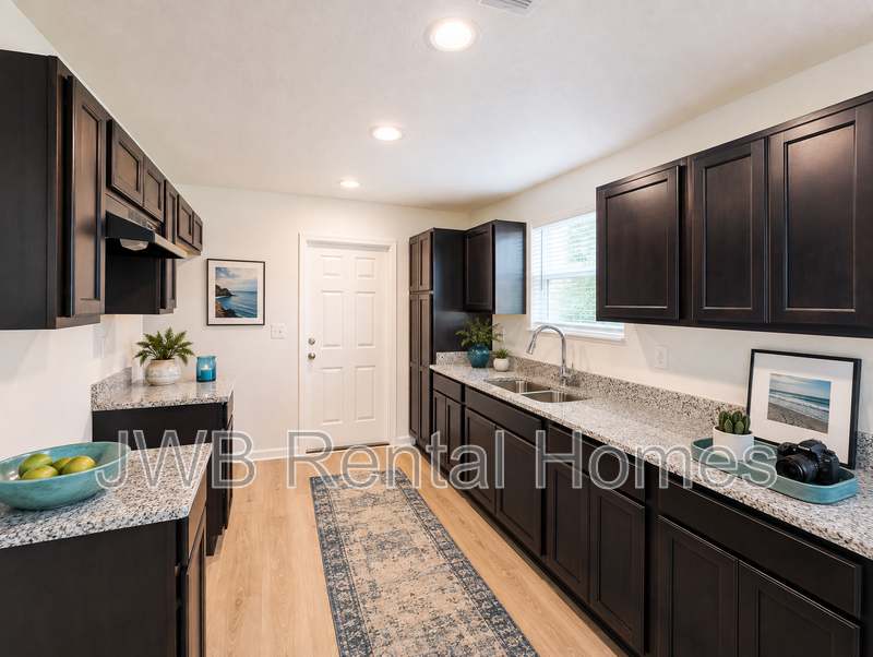 2123 Moncrief Rd - Photo 3 of 14