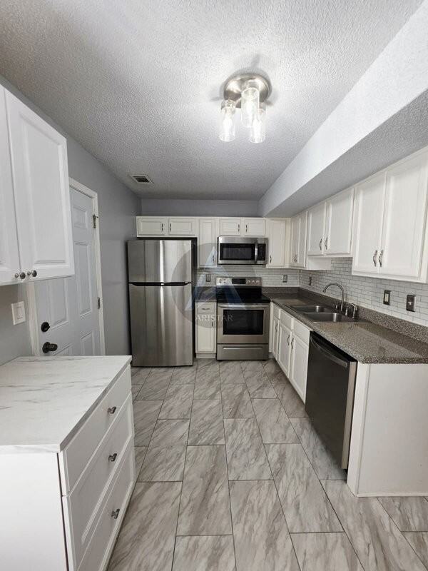 17 Middlebrook Dr - Photo 4 of 16