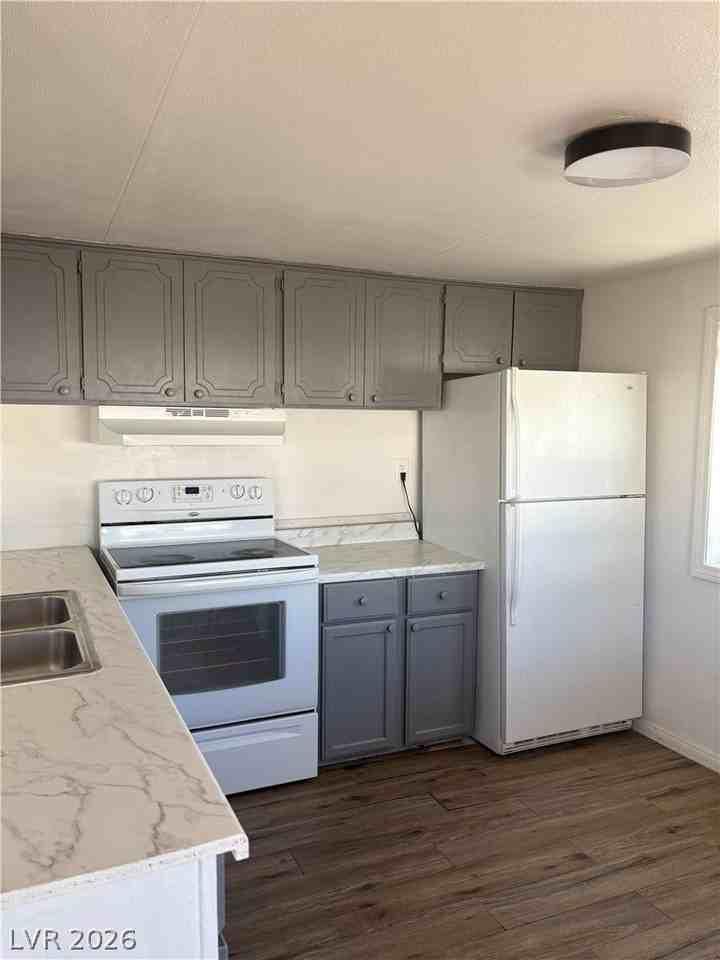 921 First St #4 - Photo 2 of 4