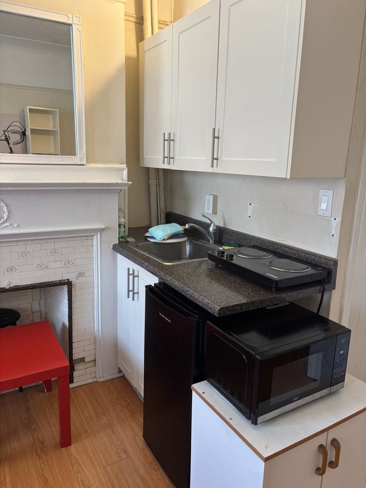 160 Spadina Road #Main - Photo 3 of 9