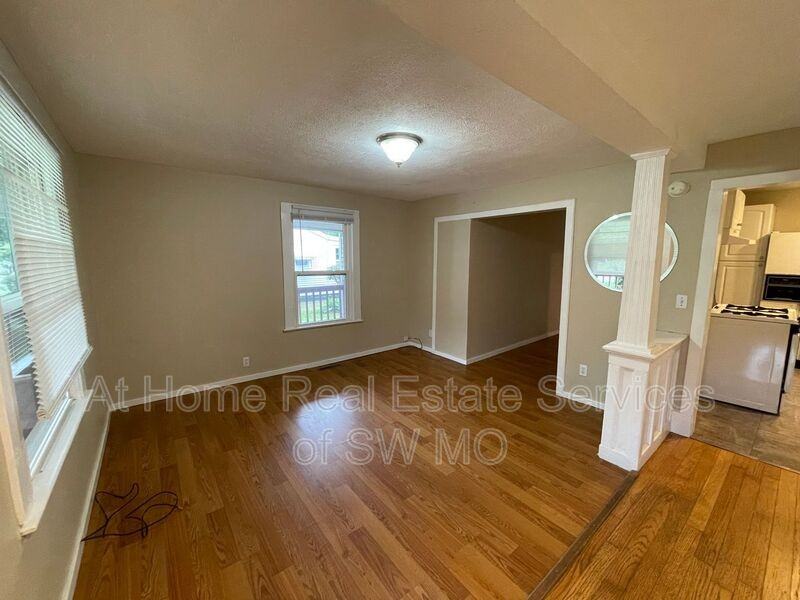 1440 E Mcdaniel St - Photo 2 of 13
