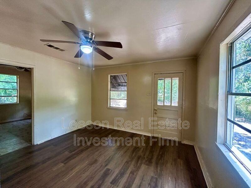 2551 Claiborne Ave - Photo 7 of 15