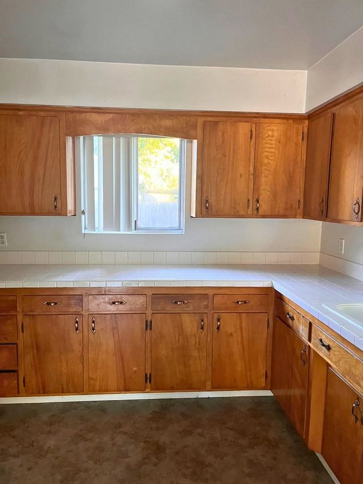 5875 Foothill Blvd - Photo 3 of 6