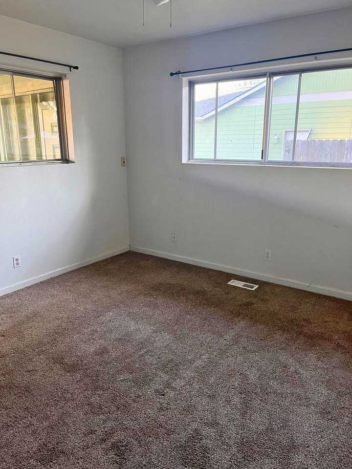 5875 Foothill Blvd - Photo 4 of 6