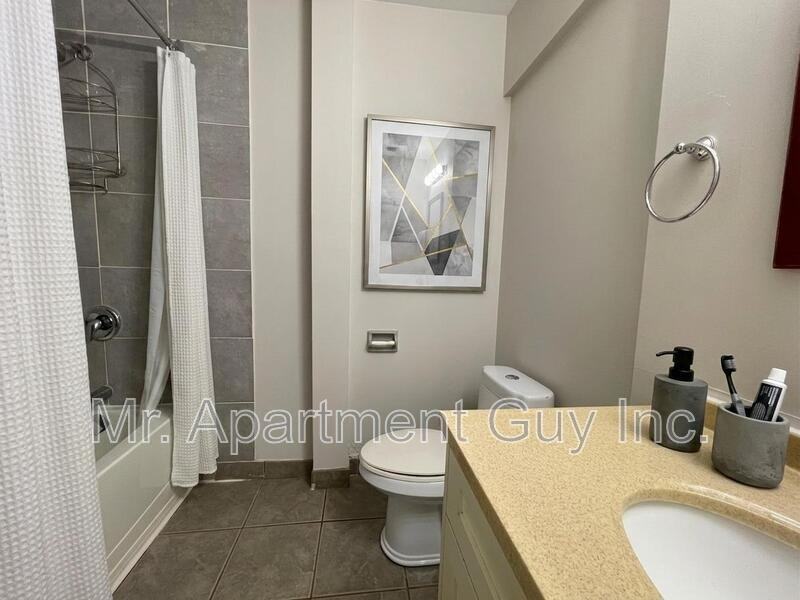 252 Main St W #6 - Photo 5 of 8