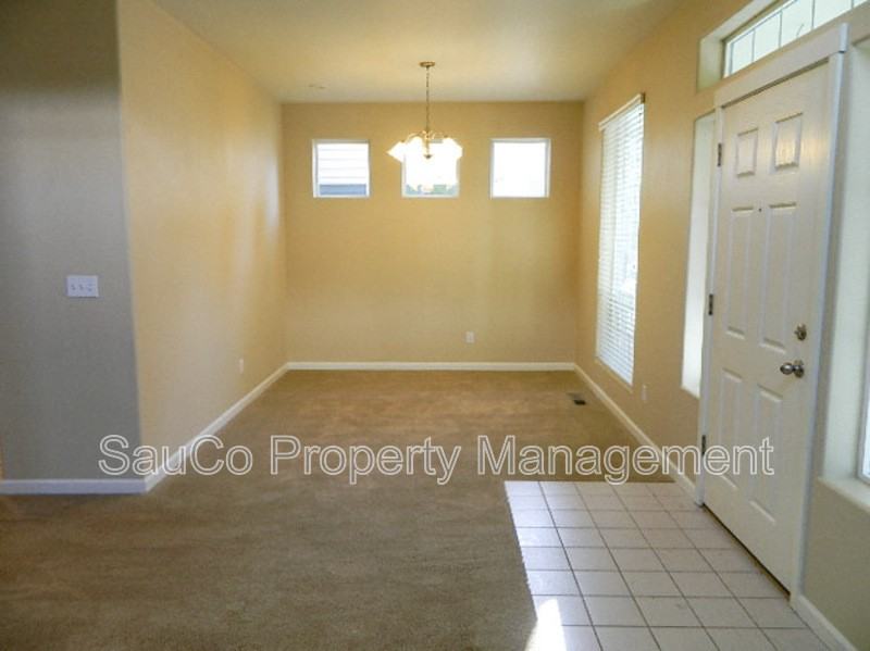 5605 Ne Caddis Dr - Photo 4 of 21