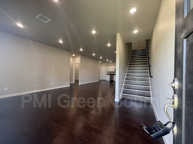 13473 S Mingo Rd #15 - Photo 3 of 15