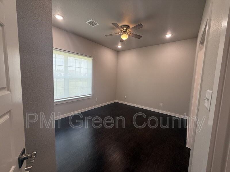13473 S Mingo Rd #15 - Photo 6 of 15