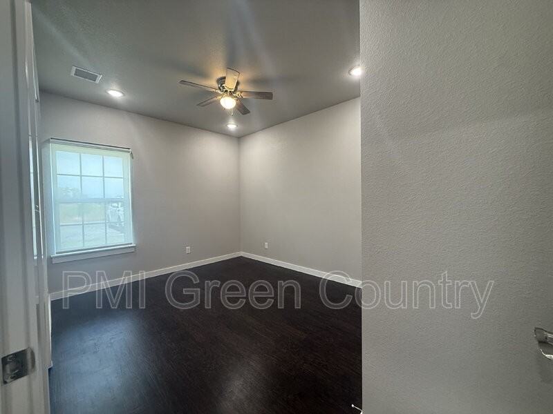 13473 S Mingo Rd #15 - Photo 7 of 15