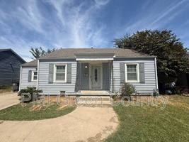 featured image of 2811 E 1st Pl
