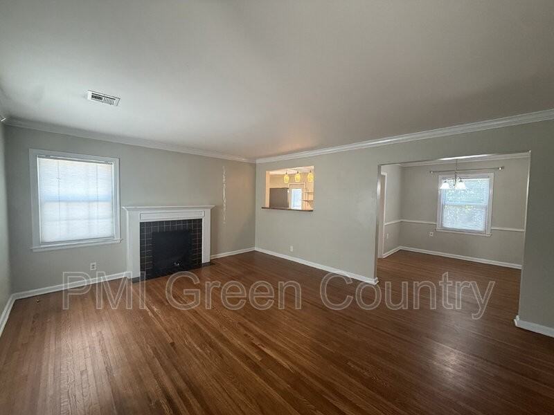 2811 E 1st Pl - Photo 3 of 15