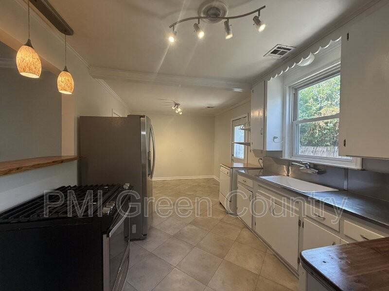 2811 E 1st Pl - Photo 5 of 15
