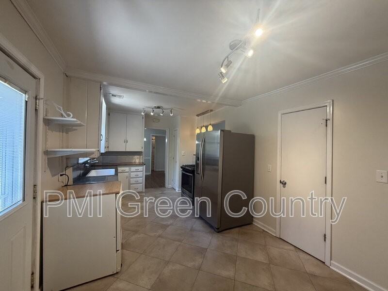 2811 E 1st Pl - Photo 6 of 15