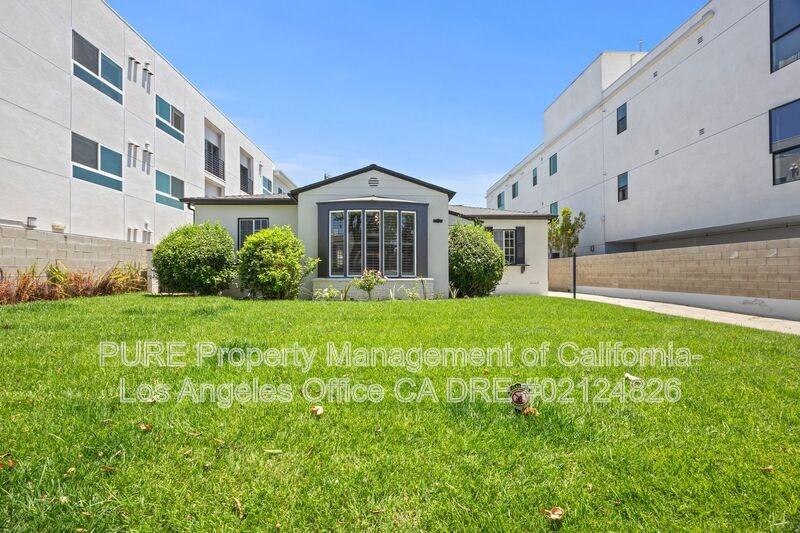 1534 S Hayworth Ave - Photo 2 of 31