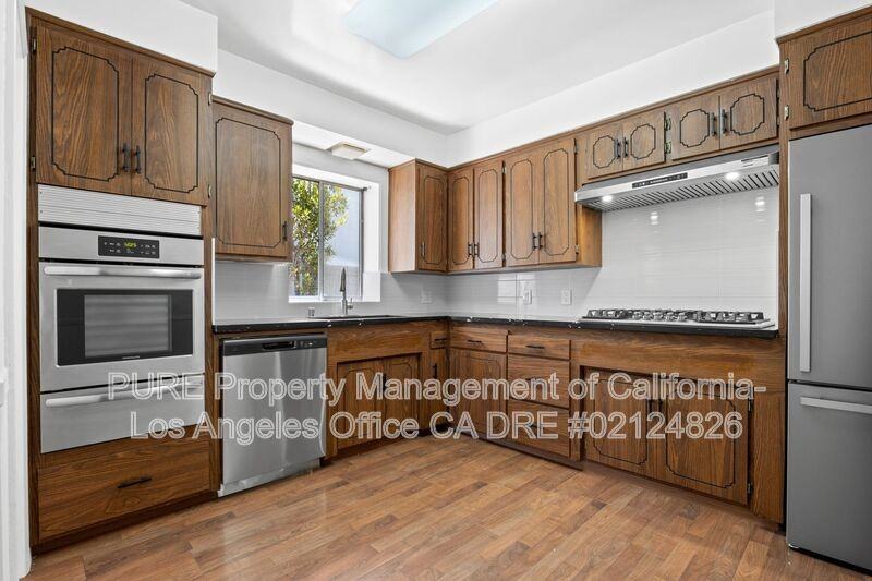 1534 S Hayworth Ave - Photo 6 of 31