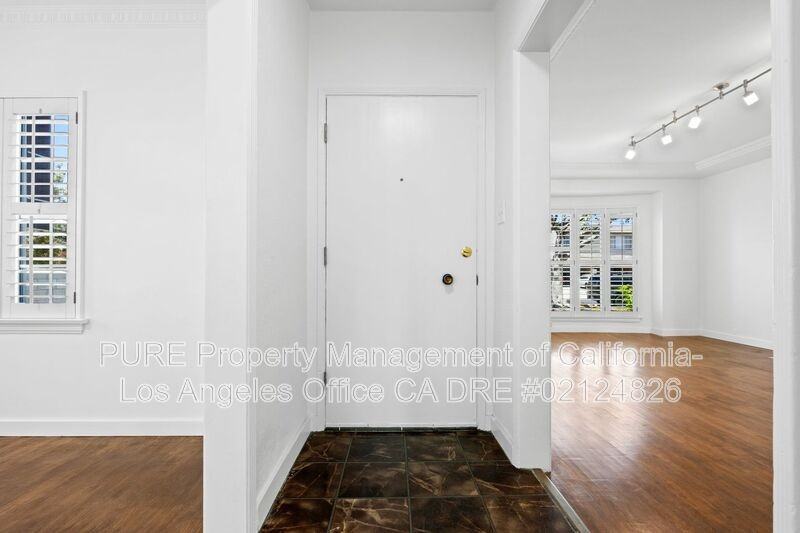 1534 S Hayworth Ave - Photo 7 of 28