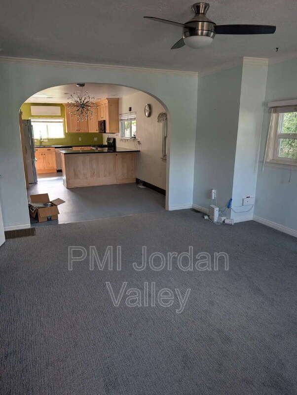 2511 Southeast - Photo 2 of 13