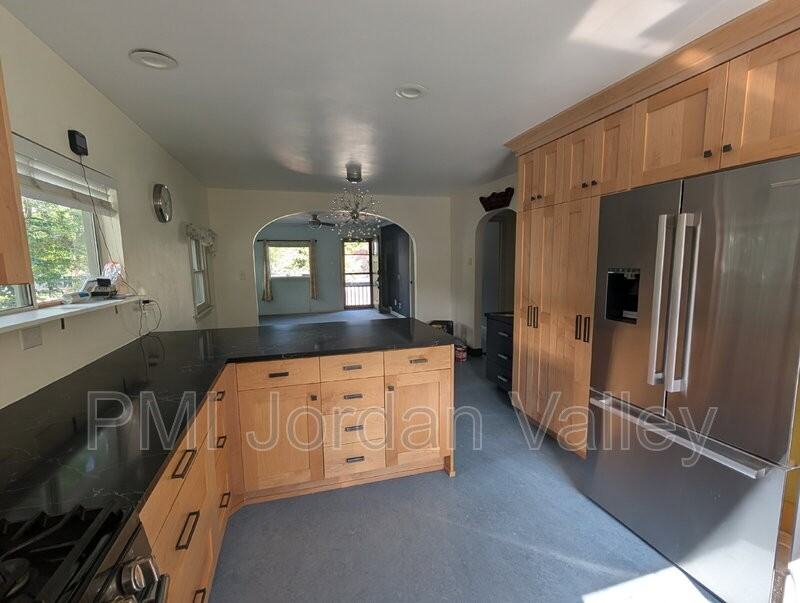 2511 Southeast - Photo 7 of 13