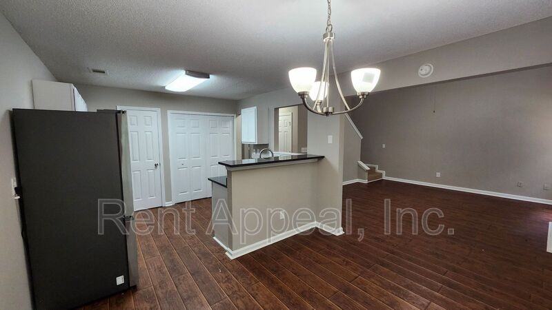 601 Hillandale Park Dr - Photo 3 of 10