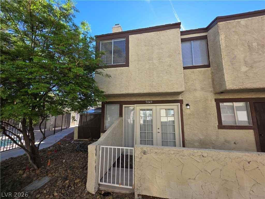 5049 Spencer St #D - Photo 3 of 50