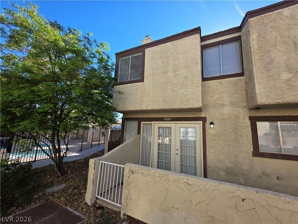5049 Spencer St #D - Photo 4 of 50
