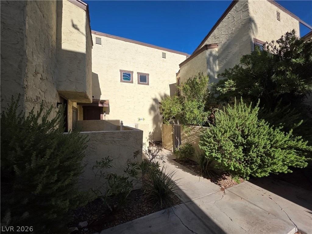 5049 Spencer St #D - Photo 5 of 50