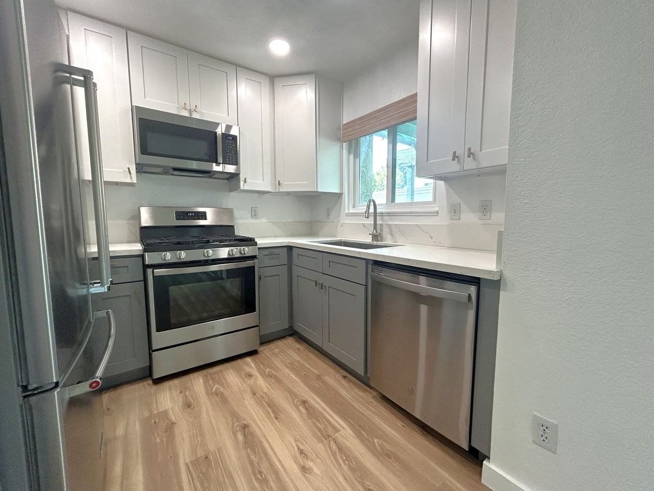 8325 Spring Desert Pl #F - Photo 2 of 23